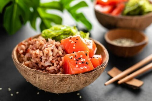 Le poisson comme le saumon accompagne aussi parfaitement vos recettes de salade de riz