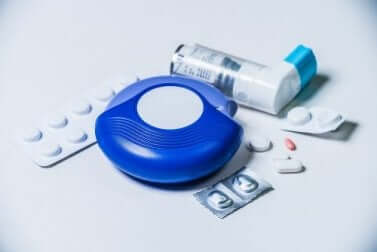 Assortiment de médicaments pour l'asthme. 