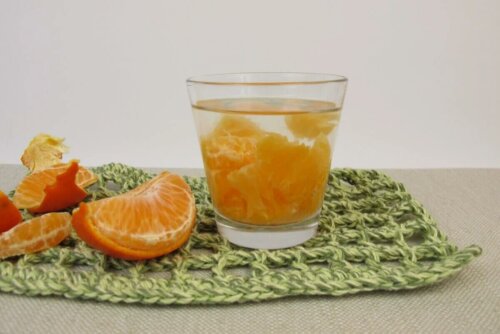 Un verre d'eau détox.