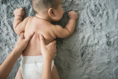 La fossette sacro-coccygienne : qu'est-ce et comment cela affecte-t-il le bébé ?