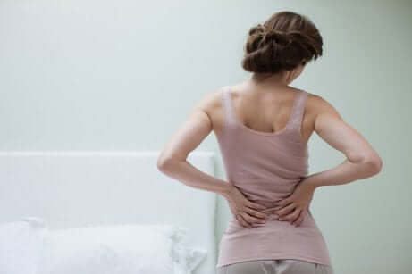 Une femme souffrant de fibromyalgie.