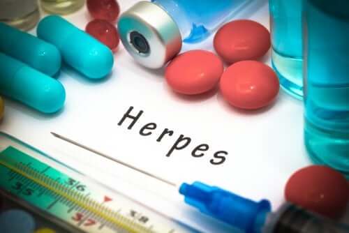 Traiter l’herpès pourrait réduire le risque de souffrir d’Alzheimer et de dépression