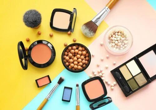 Les composants des cosmétiques peuvent irriter la peau.