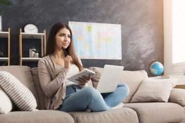 Parler seul avec auto-instructions.