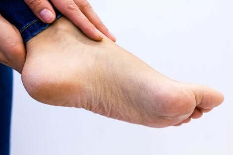 Le pied d'une femme.