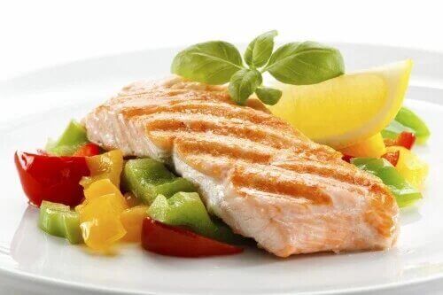 Du panga cuisiné dans une assiette.