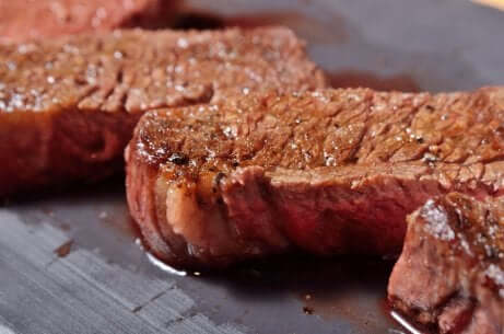 De la viande rouge à la plancha.