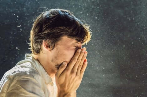 Allergie aux acariens chez un homme.