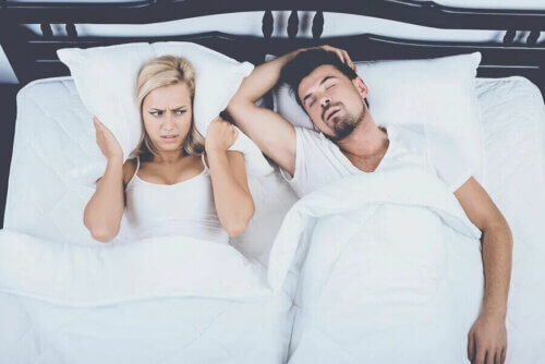 L'apnée du sommeil est l'un des troubles qui peut provoquer une somnolence excessive. En outre, cette condition peut être liée à de l'insomnie ou à des interruptions de sommeil.
