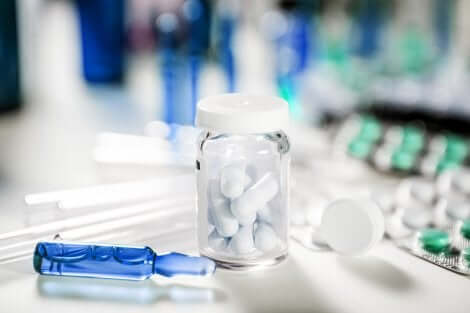 Pot de médicaments opioïdes.