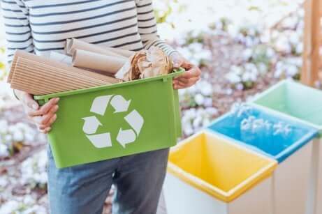 Des conteneurs pour le recyclage.