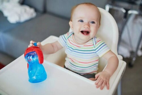 Les premières dents du bébé.