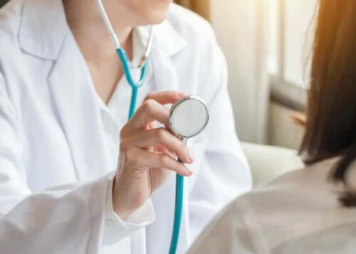 Auscultation pour des palpitations au coucher.