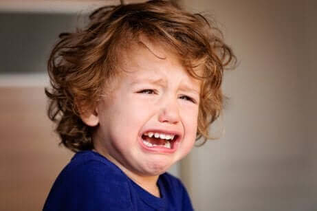 Un enfant en pleurs.