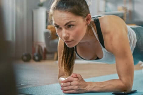 Faire des exercices d'abdominaux.