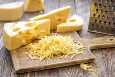 Du fromage râpé.