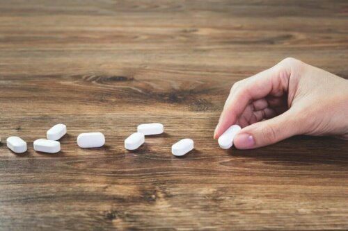 Des antibiotiques après une extraction dentaire.