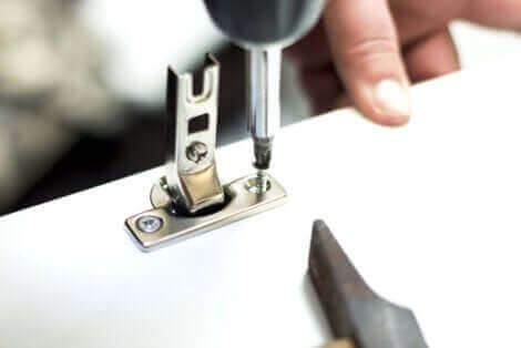 Un meuble démonté.