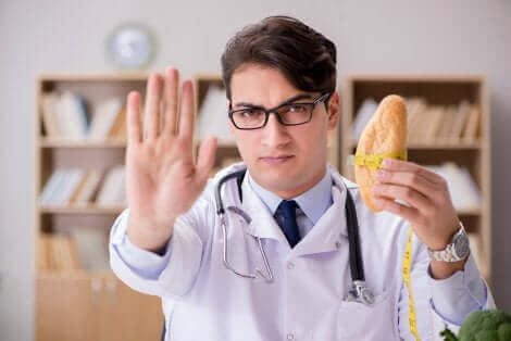 Un médecin interdisant le gluten.