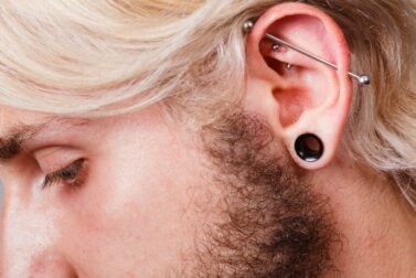 Qu'est-ce qu'un piercing industriel et comment doit-on en prendre soin ?