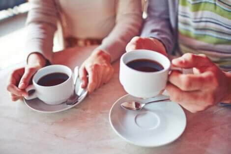 Des tasses de café.