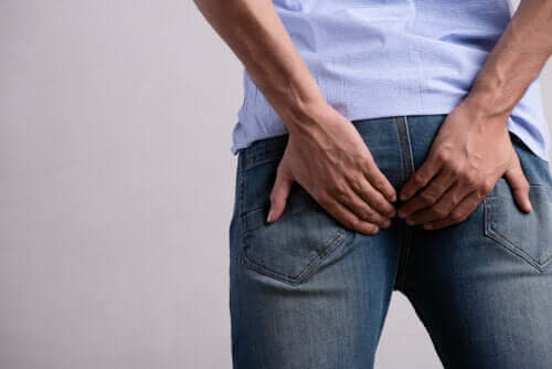 Démangeaisons de l'anus : pourquoi se produisent-elles ?