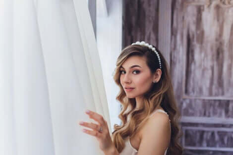 Une femme qui pratique la sologamie.