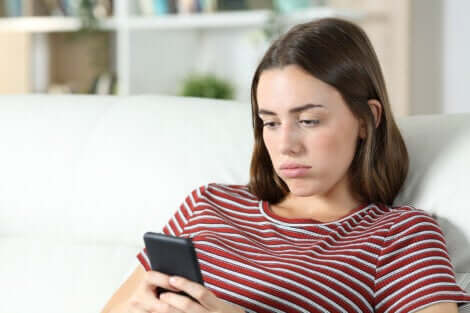 Une femme victime de ghosting.
