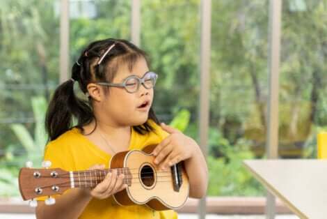 Un enfant atteint du syndrome de Down.