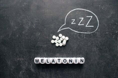 Une supplémentation en mélatonine.