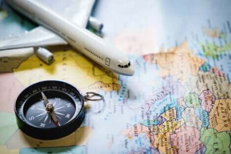 Une carte avec un avion.