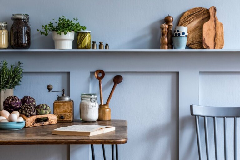 Une cuisine décorée.
