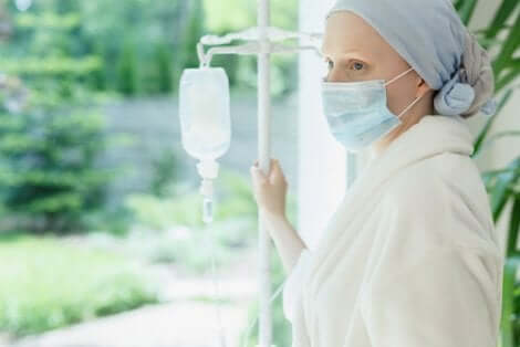 Une femme avec un cancer.