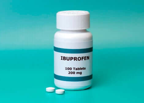 De l'ibuprofène.