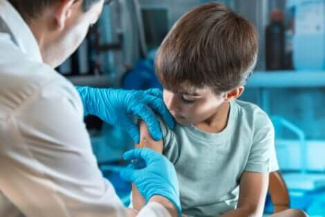 Un vaccin pour les enfants.
