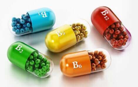 De la vitamine B de couleurs différentes.