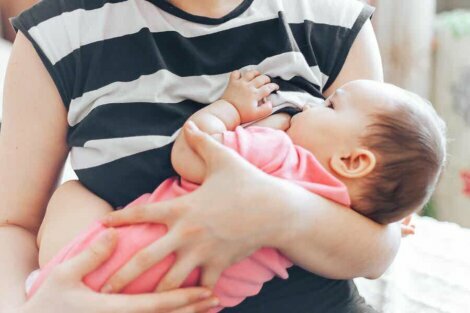 L'allaitement maternel chez une femme.