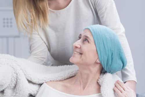 Une femme subissant une chimiothérapie.