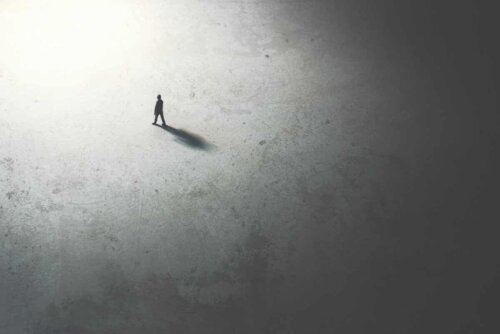 Un homme seul dans l'immensité.