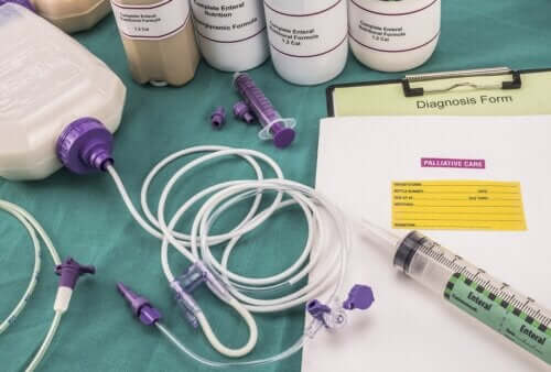 Nutrition et hydratation artificielle : bénéfices et risques