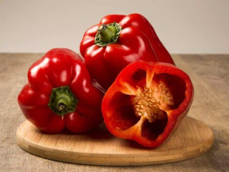 Des poivrons rouges.