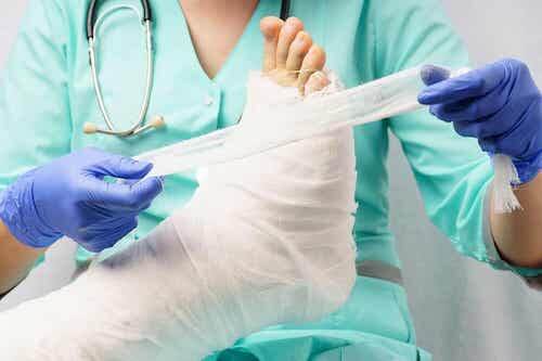 Pose du plâtre en fibre de verre.