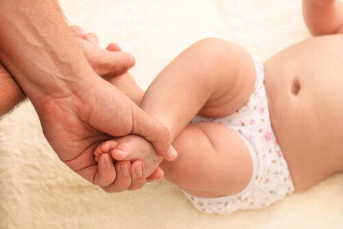 10 exercices pour stimuler la motricité globale de bébé
