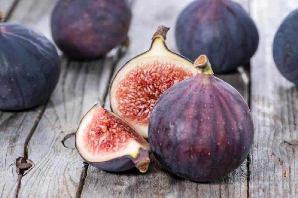 Des figues fraîches.