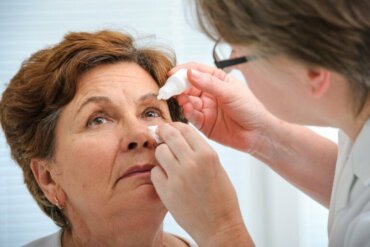 Qu'est-ce que l'iritis et pourquoi se produit-elle ?