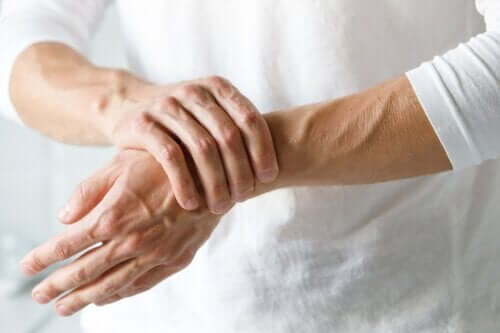Comment différencier le syndrome du tunnel carpien de l’arthrite ?