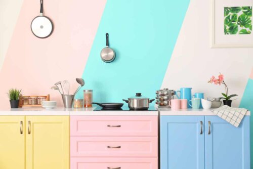 Une cuisine colorée.