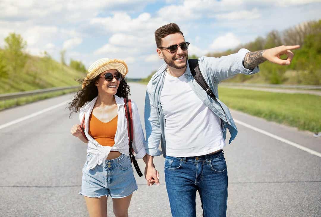 Un couple en vacances.