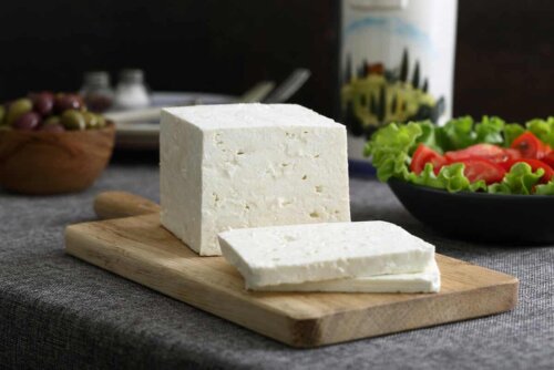 Du fromage en tranches.