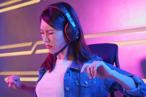 Une fille fatiguée.